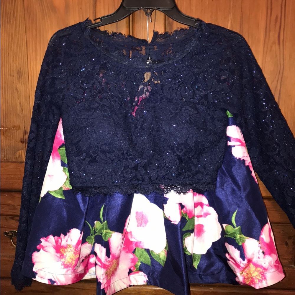 Crop top two piece dress set.